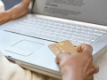 Consumatorii ar putea fi despăgubiţi dacă au probleme legate de cumpărăturile pe internet 